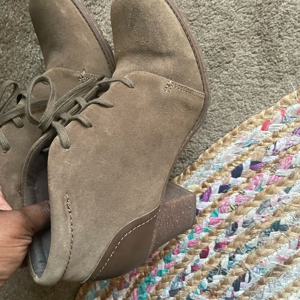 Clarks tan/olive Suede Ankle Booties